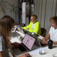 Pusdienlaiks "Grīziņdārzā"