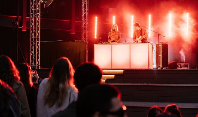 Radošā pilsēta “Grīziņdārzs” pulcē simtiem apmeklētāju Rīgas Mākslas nedēļas” pasākumos