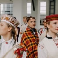 A glimpse into the TDA Gatve ensemble photoshoot in "Grīziņdārzs"