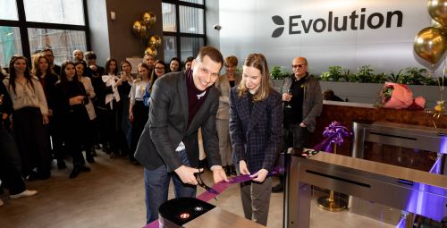 “Evolution” atver daudzfunkcionālu biroju “Grīziņdārzā”